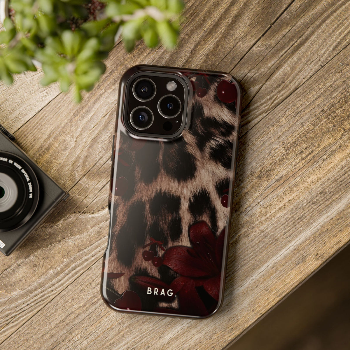 Red Room Magnetic Impact-Resistant Phone Case