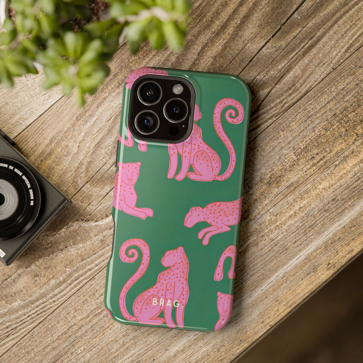 Safari Club Magnetic Impact-Resistant Phone Case